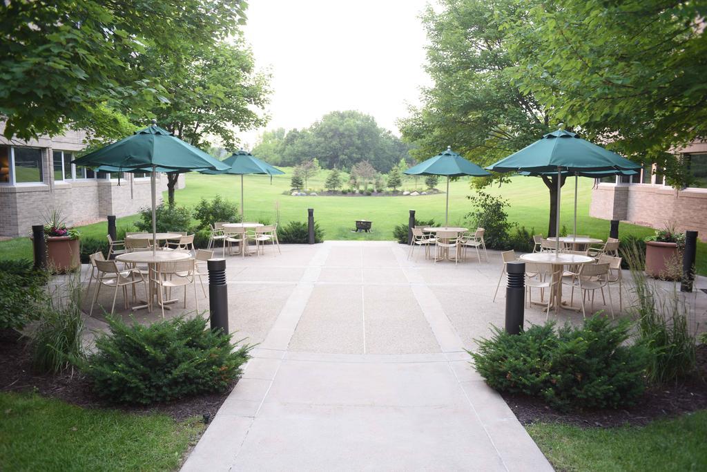 Oak Ridge Hotel Chaska ภายนอก รูปภาพ