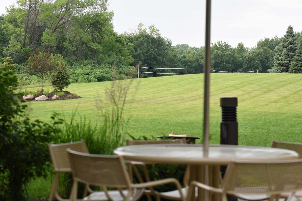 Oak Ridge Hotel Chaska ภายนอก รูปภาพ