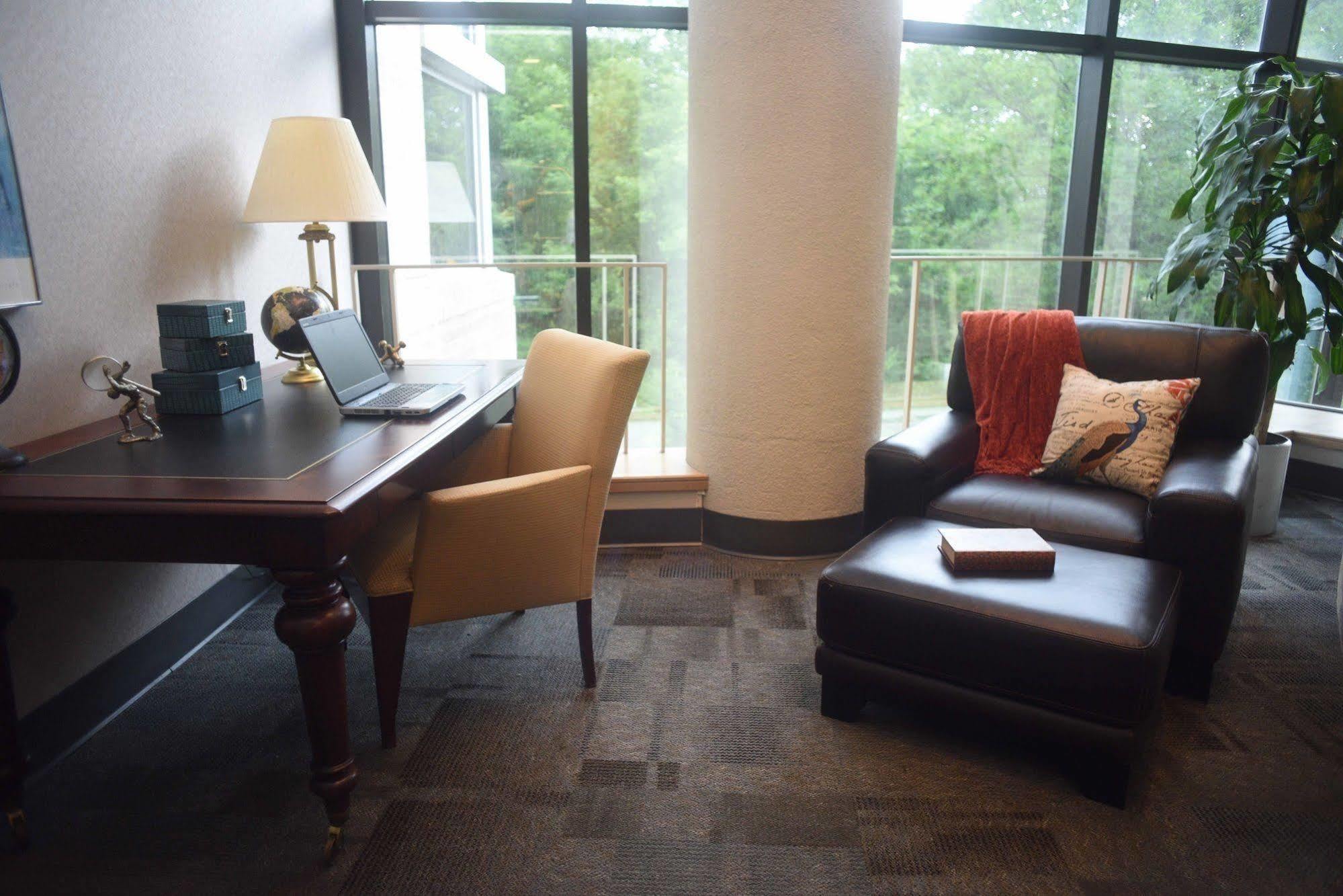 Oak Ridge Hotel Chaska ภายนอก รูปภาพ